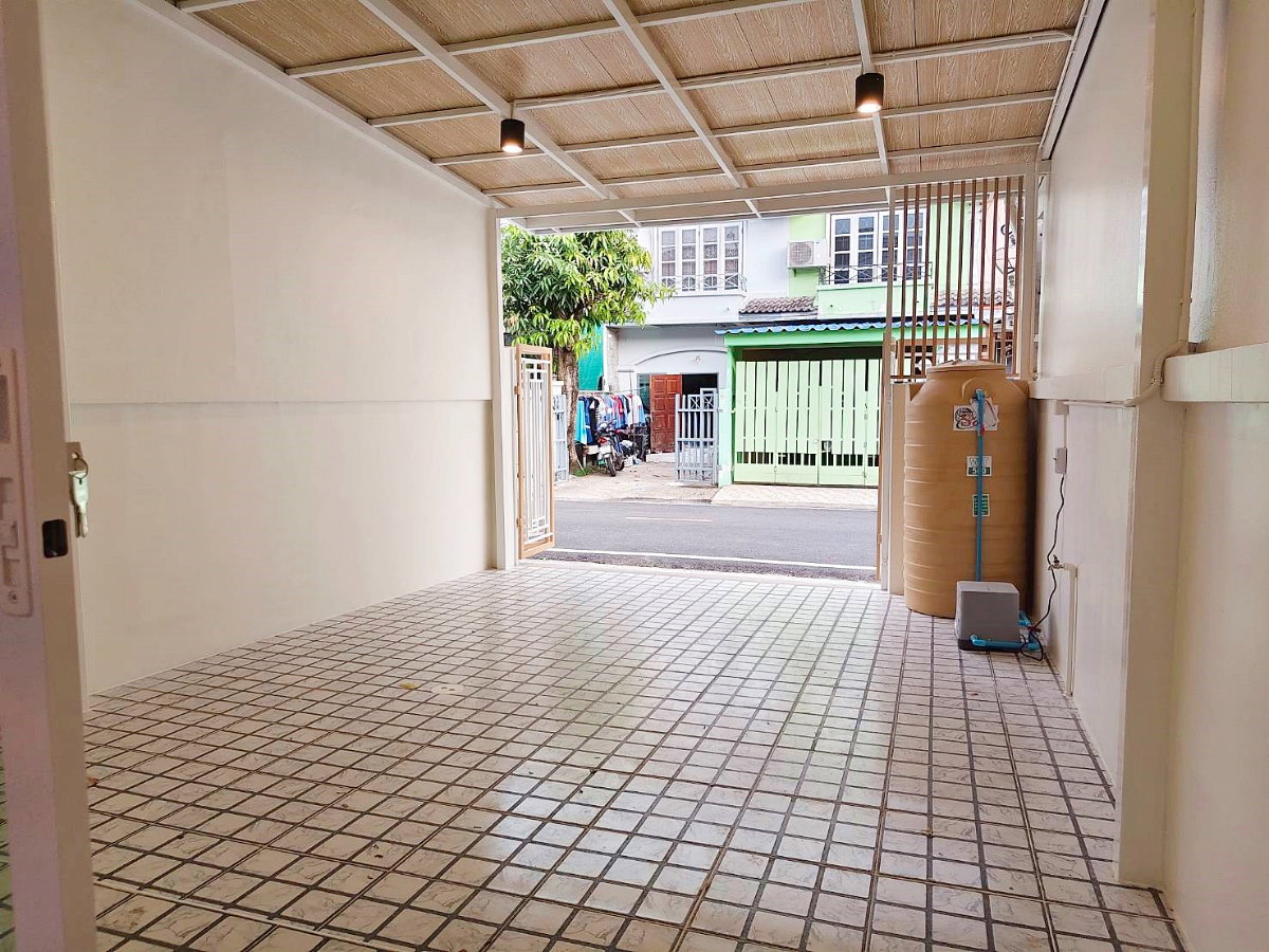 รูป บ้านสวย พร้อมอยู่  #หมู่บ้านร่มเงาไม้ บางบัวทอง  ติดถนนวัดลาดปลาดุก - รูปที่ 4/26