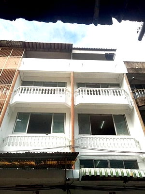 Shophouses for rent : FOR RENT  COMMERCIAL BUILDING PROPERTY  15000 BAHT per MONTH