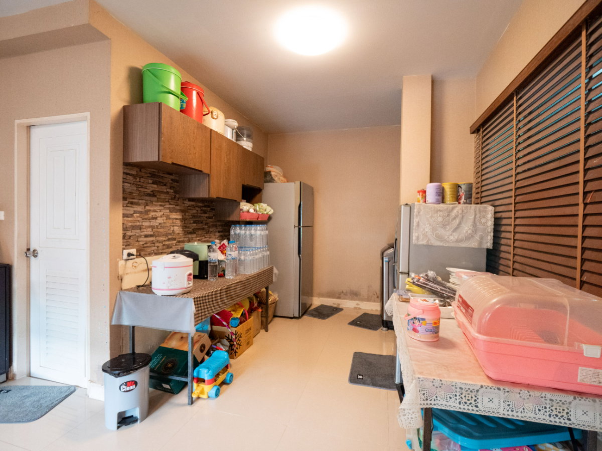 รูป ขายบ้านแฝด หมู่บ้านหงส์ประยูร 3 ราคาดีที่สุดในโครงการ บ้านสวย รายล้อมด้วยต้นไม้นานาพันธุ์ ร่มรื่นน่าอยู่มากๆ - รูปที่ 53/83