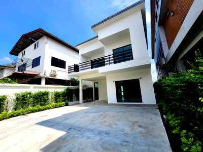 Houses for rent Soi On Nut (Sukhumvit 77) : Code: 26KJ3123  for rent House Soi Phueng Me 29 🔥🔥 Line ID: @kjcondo (with @)🔥🔥
