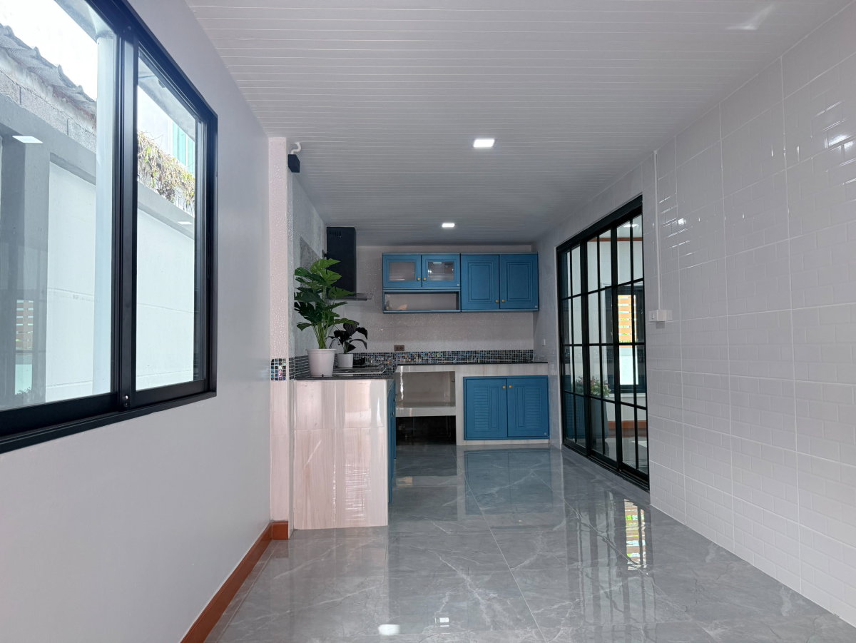 รูป [ขาย] บ้านเดี่ยวหลังใหญ่ 5 นอน รีโนเวทใหม่เอี่ยม สภาพมือหนึ่ง! ม.เพ็ญศิริ 4 คู้ขวา-หนองจอก ทำเลดี ใกล้โลตัสและบิ๊กซี - รูปที่ 18/44