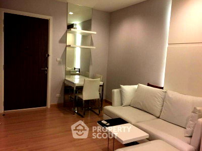 Condos for sale : 1-BR Condo Urbano Absolute, 35th-Floor, 400m to BTS Krung Thon Buri (ID 1083923)