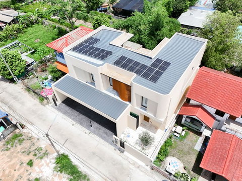 Brand new, move in Ready minimalist style pool villa in a great location in Sriracha.