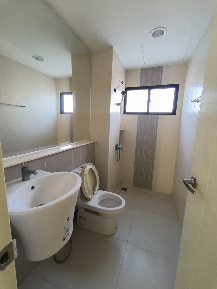 picture rent: 22,000 THB/month. 3-story townhome, Baan Klang Muang Suk Sawat - 8/14