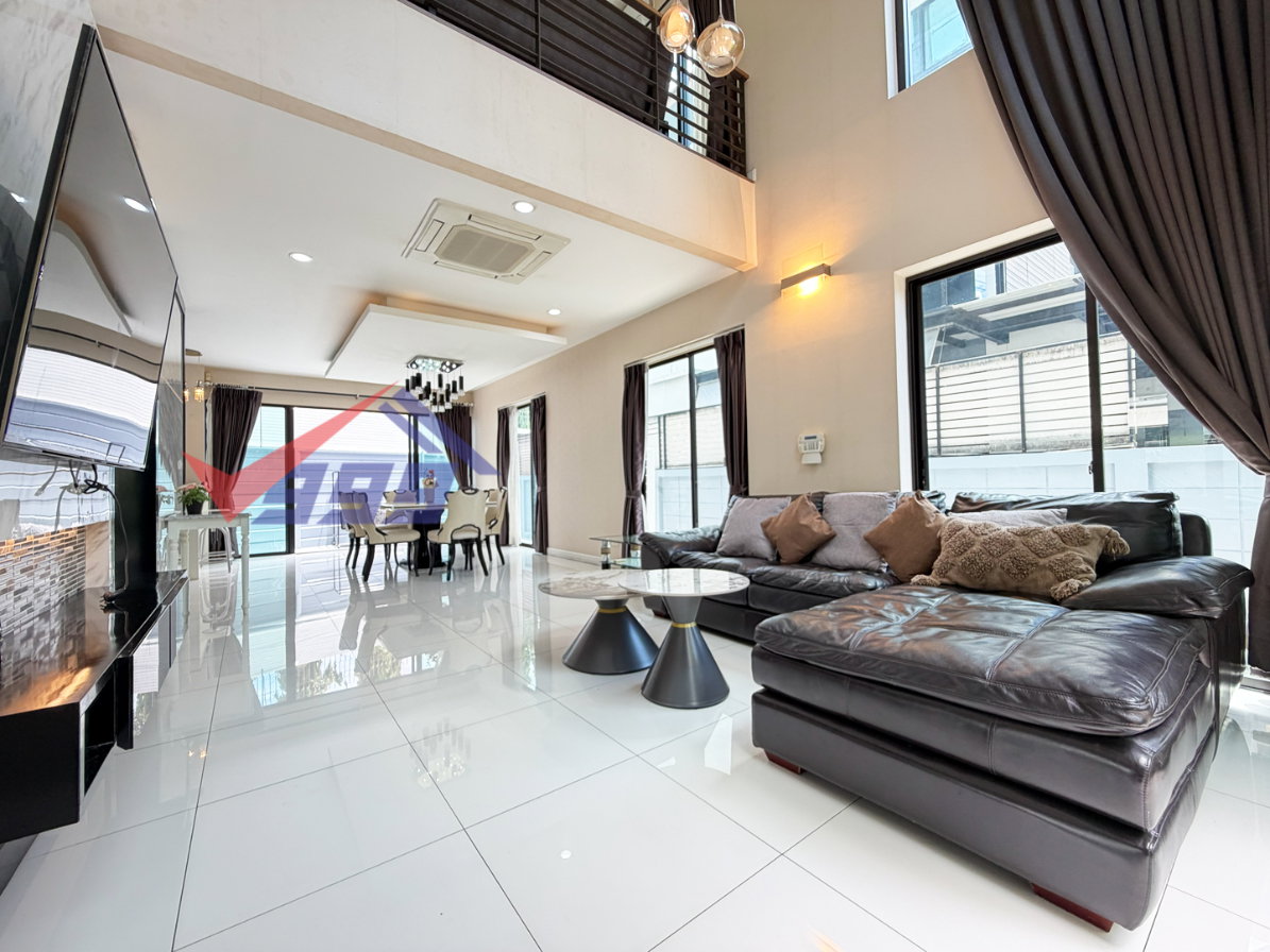 รูป 🏡 ขายบ้าน - บ้านลุมพินี สวนหลวง ร.9 สไตล์ Modern Luxury แปลงมุมส่วนตัวสูง ลมดี แสงเข้าทั่วบ้าน REF. 067HSRK - รูปที่ 1/33