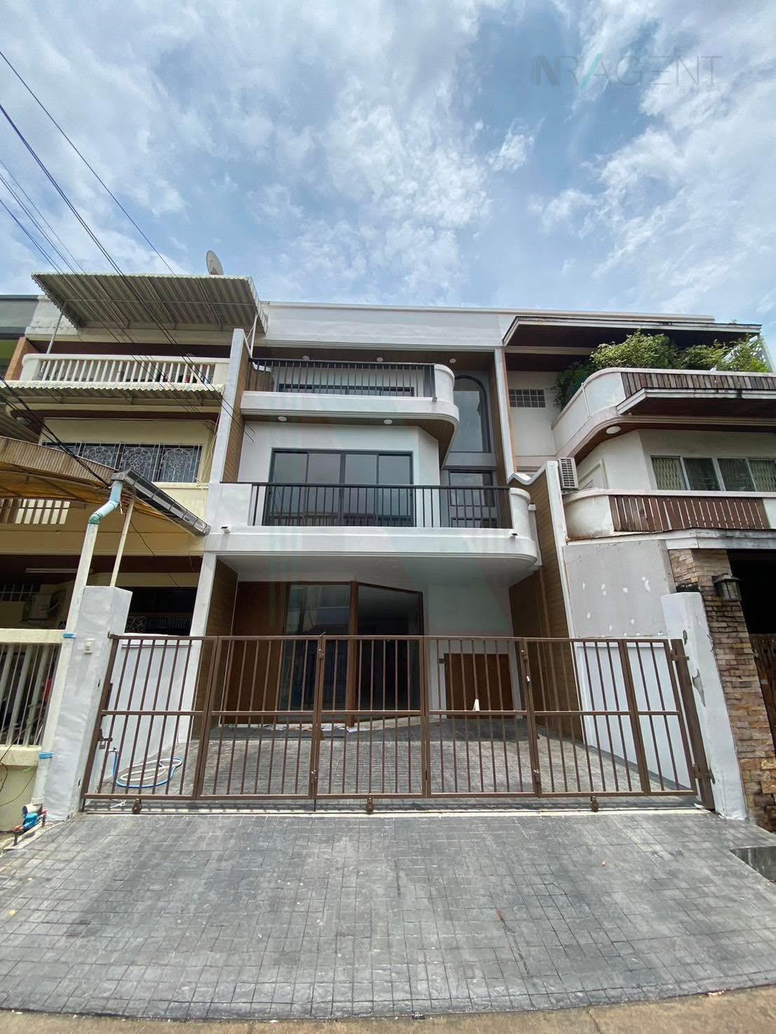 ขายทาวน์เฮาส์ โครงการ บ้านเกษมสันต์ 1 ลาดพร้าว 3 ชั้น 3 ห้องนอน 3 ห้องน้ำ
