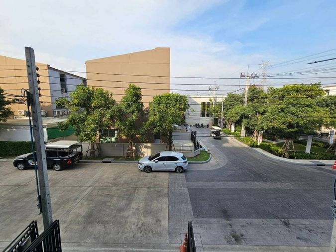 ให้เช่าทาวน์โฮม 3 ห้องนอน 152 ตร.ม. 18.5 ตร.ว. บ้านกลางเมือง พระราม 9 - กรุงเทพกรีฑา