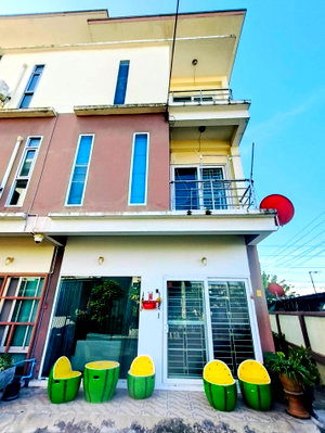 Townhouses for sale Krathum Baen Samut Sakhon : Townhouse for sale, 3 floors, 26.3 sq m, 4 bedrooms 5 bathrooms, corner house, Setthakit Road 1, Krathum Baen, Samut Sakhon Province
