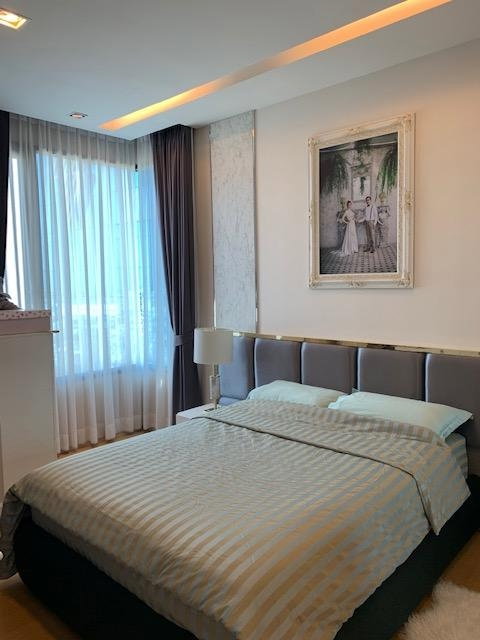 picture Duplex Penthouse Condo, Equinox Phaholyothin, overlooking Vibhavadi Rangsit Road. - 10/20