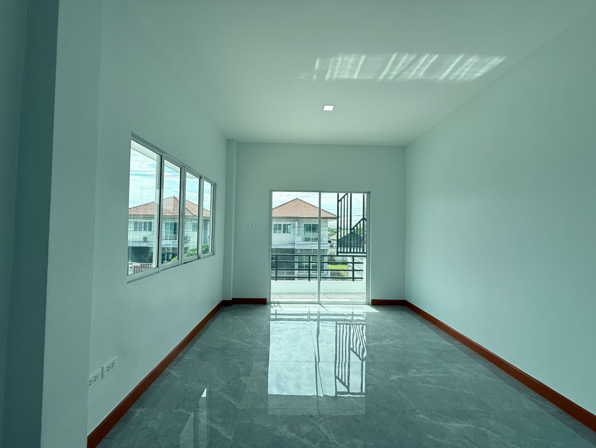 รูป [ขาย] บ้านเดี่ยวหลังใหญ่ 5 นอน รีโนเวทใหม่เอี่ยม สภาพมือหนึ่ง! ม.เพ็ญศิริ 4 คู้ขวา-หนองจอก ทำเลดี ใกล้โลตัสและบิ๊กซี - รูปที่ 26/44
