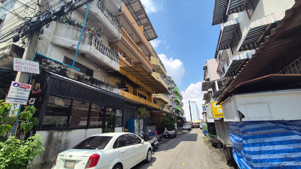 รูป ขายตึกแถว 3 ชั้นครึ่ง ทำเลเทพารักษ์ บางพลี เหมาะสำหรับอยู่อาศัย ทำออฟฟิศ อยู่ใกล้แหล่งชุมชน เดินทางสะดวก 💰 ราคาขาย 2.39 ล้านบาท - รูปที่ 2/33