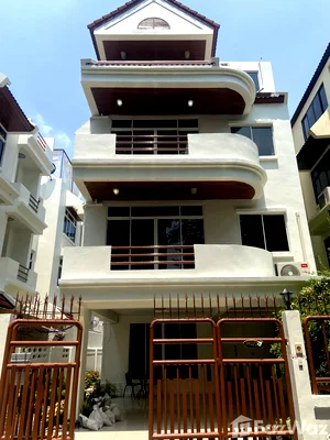 Townhouses for rent Sukumvit 29 : For Rent – Spacious Single House (Townhome Style) 6458556