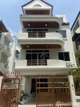 ทาวน์เฮ้าส์ให้เช่า 5 ห้องนอน ใน คลองเตยเหนือ, กรุงเทพมหานคร 6458556