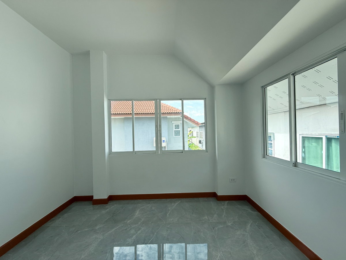 รูป [ขาย] บ้านเดี่ยวหลังใหญ่ 5 นอน รีโนเวทใหม่เอี่ยม สภาพมือหนึ่ง! ม.เพ็ญศิริ 4 คู้ขวา-หนองจอก ทำเลดี ใกล้โลตัสและบิ๊กซี - รูปที่ 33/44