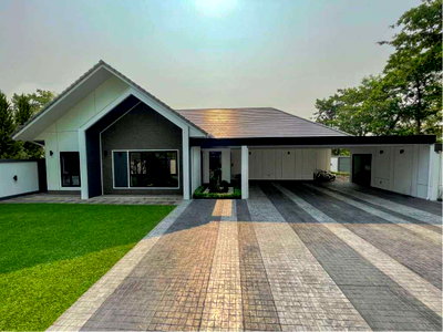 Houses for sale Hang Dong Chiang Mai : 🏡 Luxurious single-story pool villa for sale in Wang Tan Village, Hang Dong | Fully furnished and ready to move in.