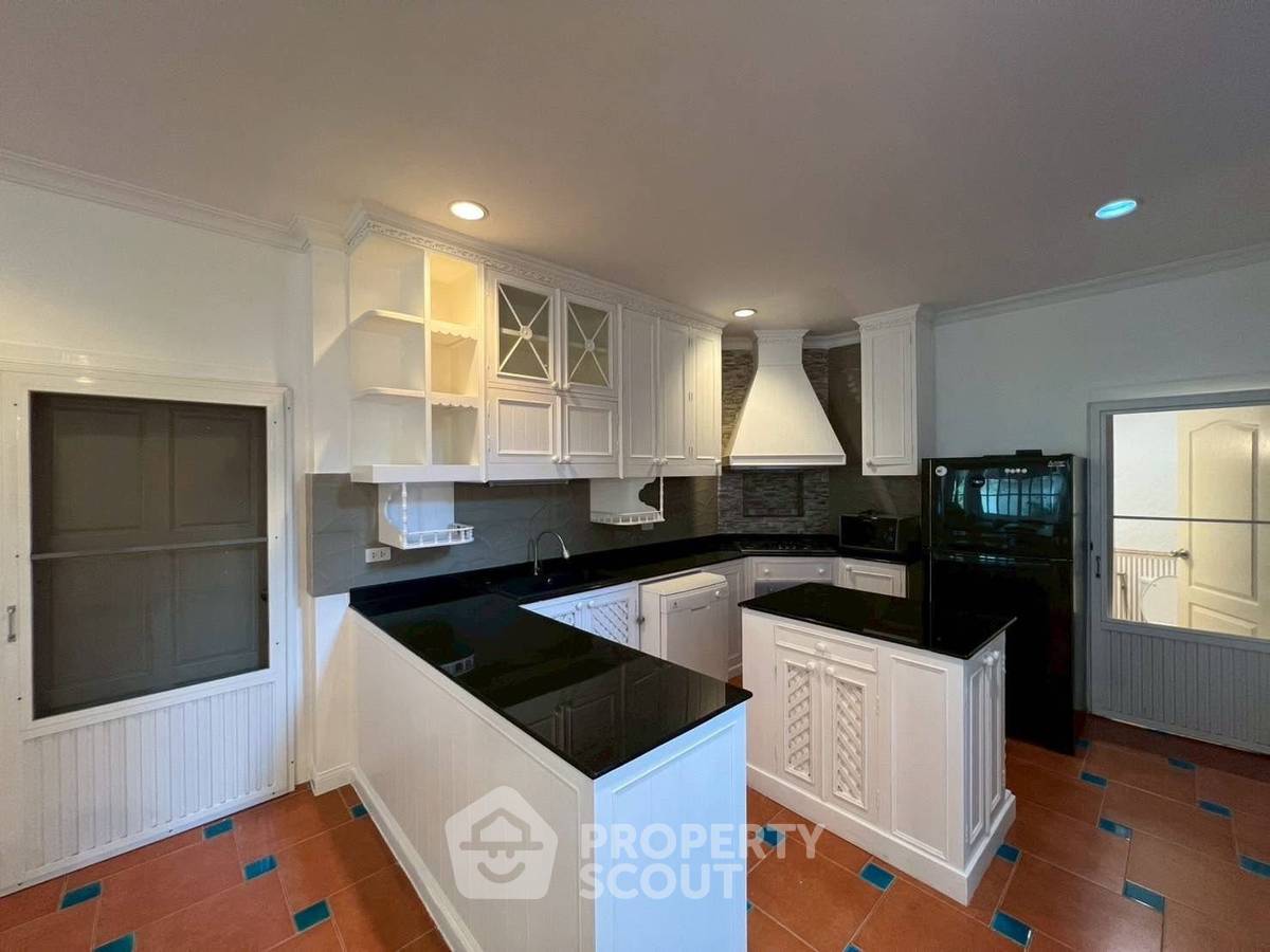 picture 4-BR House near BTS Nana (ID 2997928) - 12/17