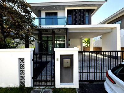 บ้านเดี่ยวให้เช่า : ให้เช่าบ้านเดี่ยว Setthasiri Pattanakarn บ้านรีโนเวทใหม่ทั้งหลัง พร้อมเข้าอยู่ ยินดีต้อนรับสัตว์เลี้ยง