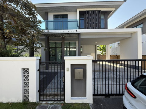 ให้เช่าบ้านเดี่ยว Setthasiri Pattanakarn บ้านรีโนเวทใหม่ทั้งหลัง พร้อมเข้าอยู่ ยินดีต้อนรับสัตว์เลี้ยง
