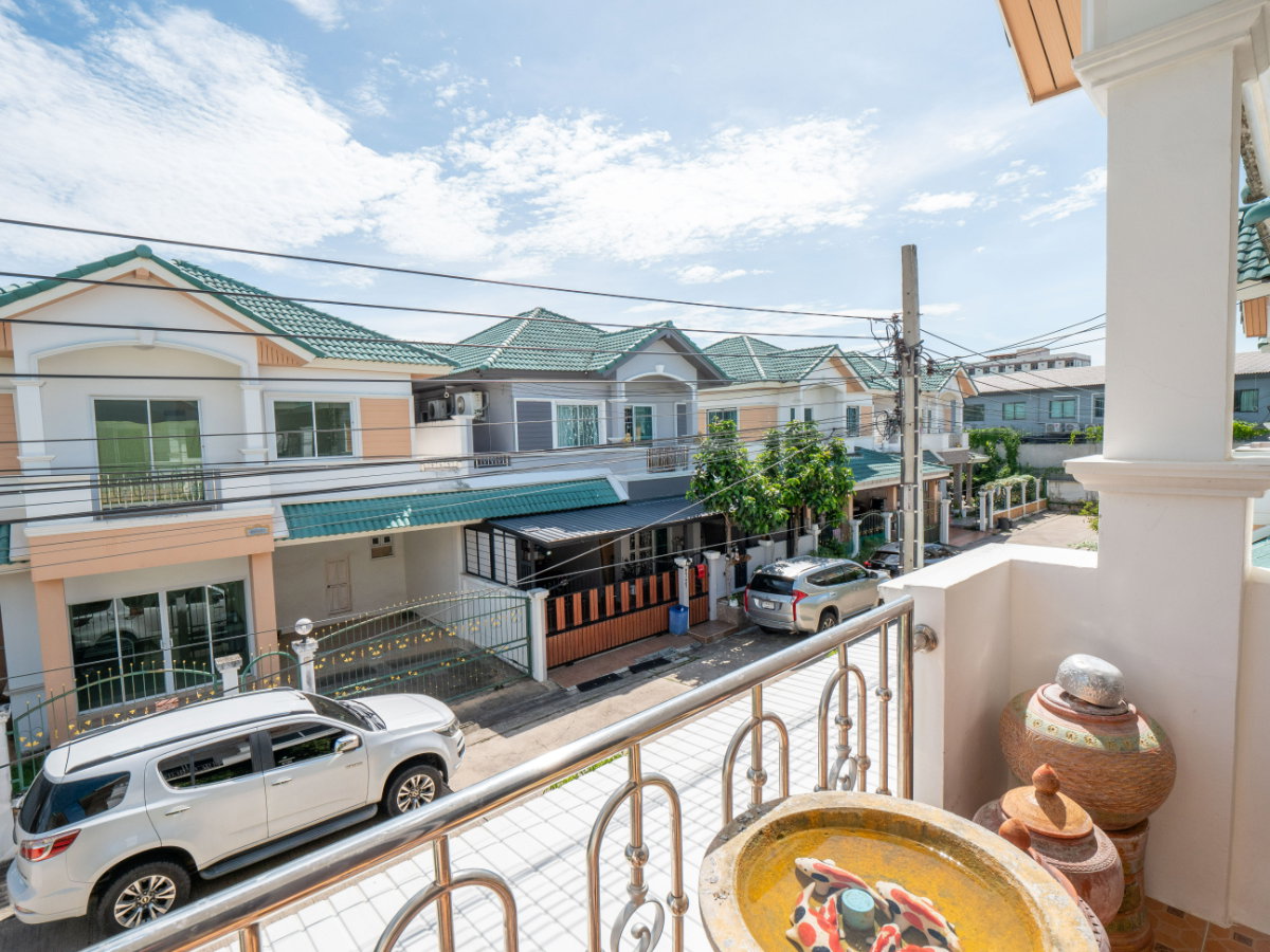 รูป ขายบ้านแฝด หมู่บ้านหงส์ประยูร 3 ราคาดีที่สุดในโครงการ บ้านสวย รายล้อมด้วยต้นไม้นานาพันธุ์ ร่มรื่นน่าอยู่มากๆ - รูปที่ 82/83