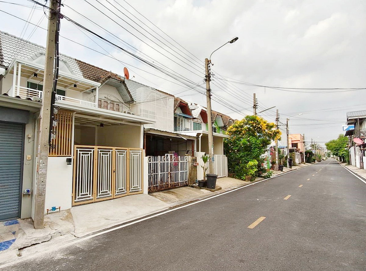 รูป บ้านสวย พร้อมอยู่  #หมู่บ้านร่มเงาไม้ บางบัวทอง  ติดถนนวัดลาดปลาดุก - รูปที่ 2/26
