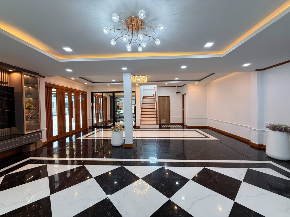 รูป [ขาย] บ้านเดี่ยวหลังใหญ่ 5 นอน รีโนเวทใหม่เอี่ยม สภาพมือหนึ่ง! ม.เพ็ญศิริ 4 คู้ขวา-หนองจอก ทำเลดี ใกล้โลตัสและบิ๊กซี - รูปที่ 10/44