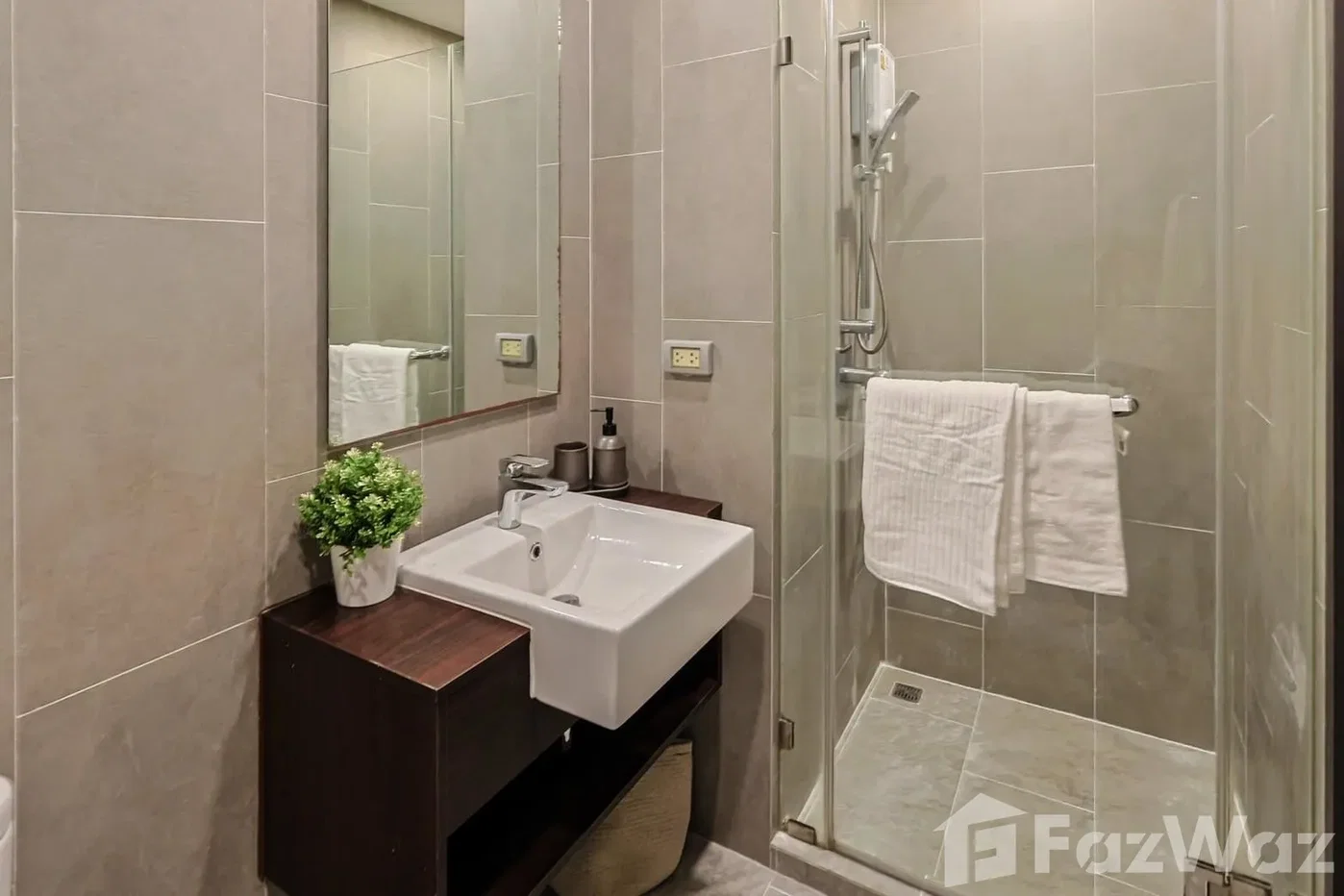 picture Ideal for residential living and ready for immediate move-in 6467650 - 5/8