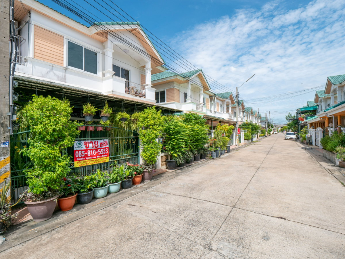 รูป ขายบ้านแฝด หมู่บ้านหงส์ประยูร 3 ราคาดีที่สุดในโครงการ บ้านสวย รายล้อมด้วยต้นไม้นานาพันธุ์ ร่มรื่นน่าอยู่มากๆ - รูปที่ 7/83