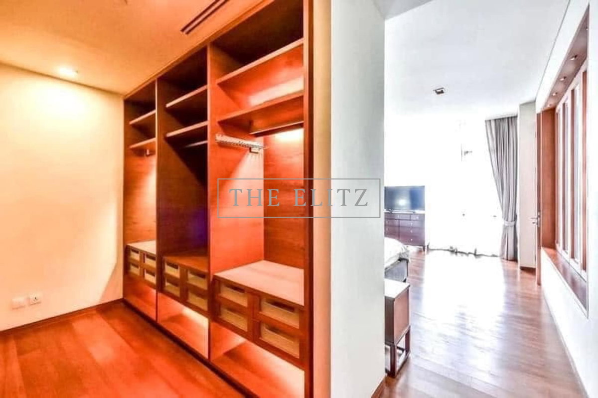 picture ✨An Elite Sanctuary of Absolute Privacy & Grandeur – Flawless Newly Upgraded Unit✨ - 10/21