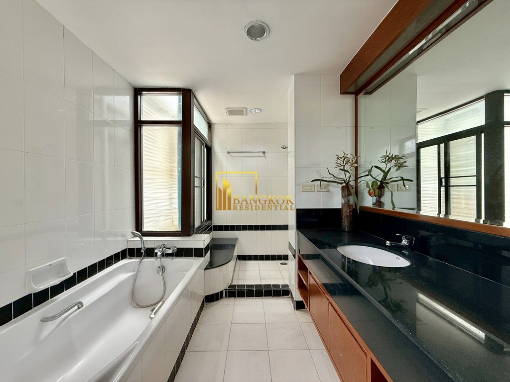 รูป Expansive 3 Bedroom Apartment For Rent in Phrom Phong - BR20791AP - รูปที่ 17/35