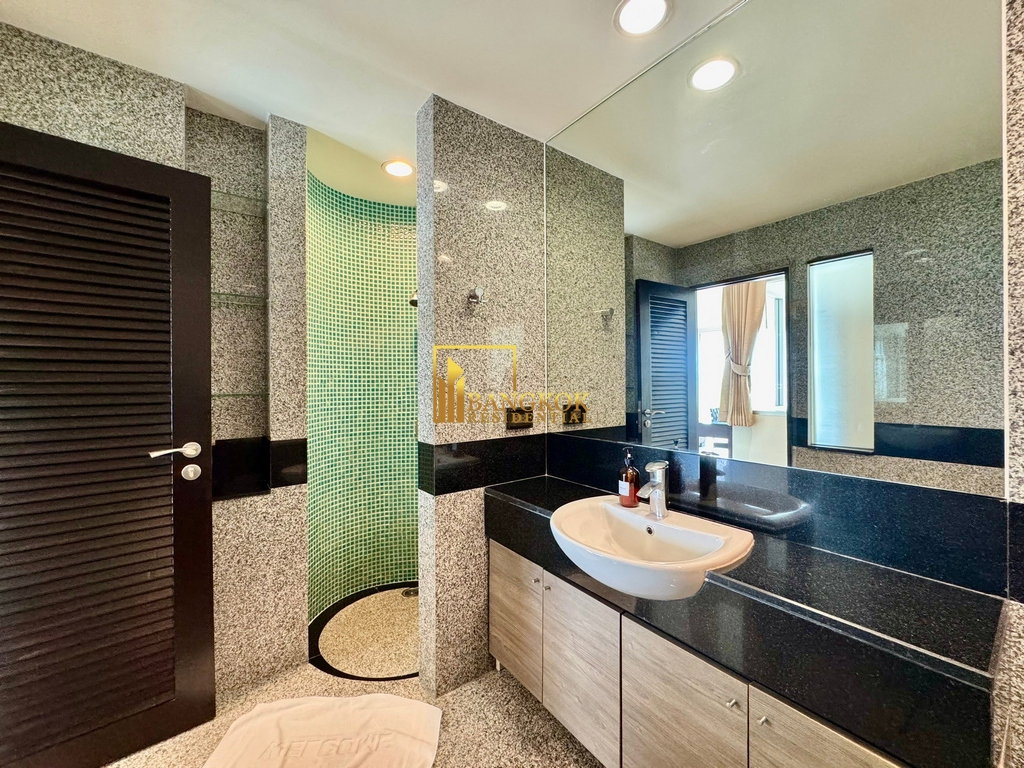 picture Impressive 2 Bedroom Duplex Apartment in Phra Khanong - BR0686AP - 19/29