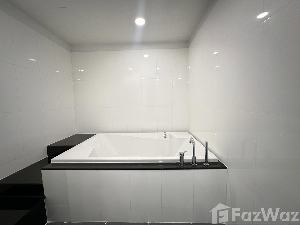 picture 2 Bedroom Condo for rent at The Lakes 1948500 - 12/23