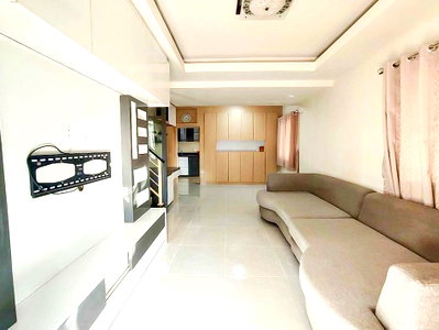 Townhouses for sale Bang Lamung Chonburi : Townhouse for Sale Khao Noi East Pattaya Corner Unit