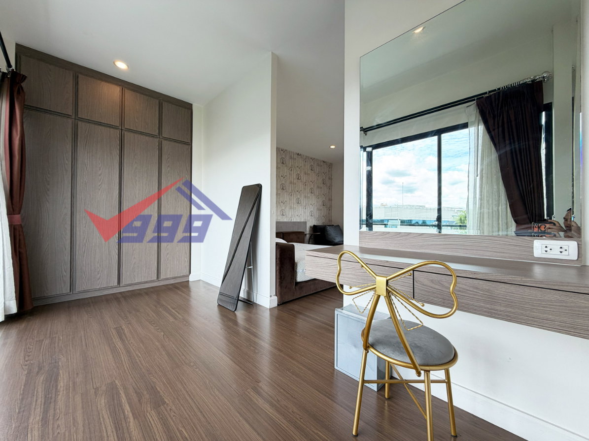 รูป 🏡 ขายบ้าน - บ้านลุมพินี สวนหลวง ร.9 สไตล์ Modern Luxury แปลงมุมส่วนตัวสูง ลมดี แสงเข้าทั่วบ้าน REF. 067HSRK - รูปที่ 26/33