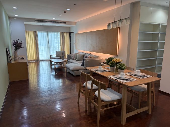 ให้เช่า 2 ห้องนอน 144 ตร.ม พร้อมเข้าอยู่ -- โทรด่วน 094-641-5974