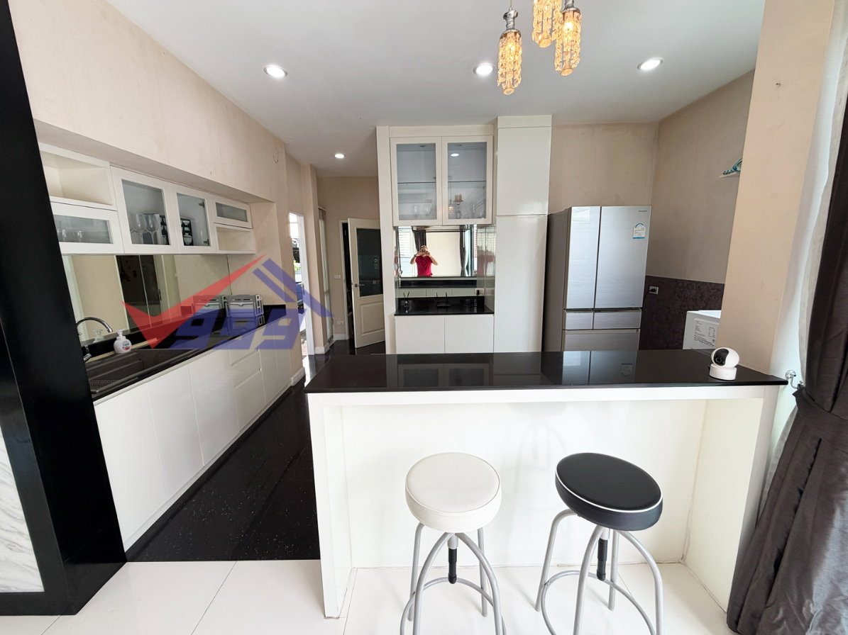 รูป 🏡 ให้เช่าบ้าน - บ้านลุมพินี สวนหลวง ร.9 สไตล์ Modern Luxury แปลงมุมส่วนตัวสูง ลมดี แสงเข้าทั่วบ้าน REF. 067HSRK - รูปที่ 8/32
