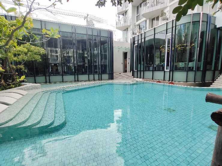 รูป ให้เช่าคอนโดติดสระ Pool Access ทองหล่อขนาดใหญ่พร้อมเฟอร์นิเจอร์ - รูปที่ 21/56