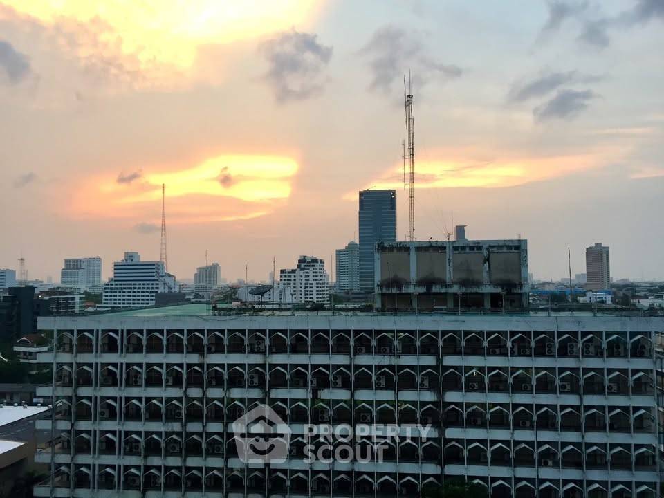 picture 2-BR Condo at Baan Paholyothin Place Condominium near BTS Ari (ID 2855751) - 10/30