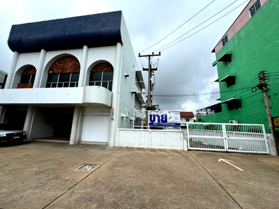 สำนักงาน กำแพงเพชร : อาคารสำนักงาน 3.5 ชั้น ติดถนน พหลโยธิน ตำบล สลกบาตร อำเภอ ขาณุวรลักษบุรี จังหวัด กำแพงเพชร รหัสแฟ้ม : 68-00011 หรือ 31385-0001 ติดต่อคุณวันวิสา
