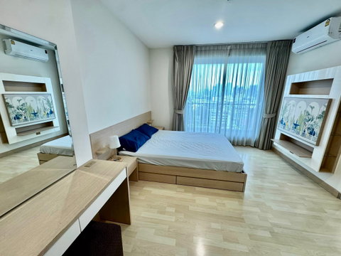 Ready to move in❗️"𝐑𝐡𝐲𝐭𝐡𝐦 𝐑𝐚𝐭𝐜𝐡𝐝𝐚" 1 Bed 1 Bath Size 46 Sq.m. Sky Kitchen Near MRT- Ratchadapisek