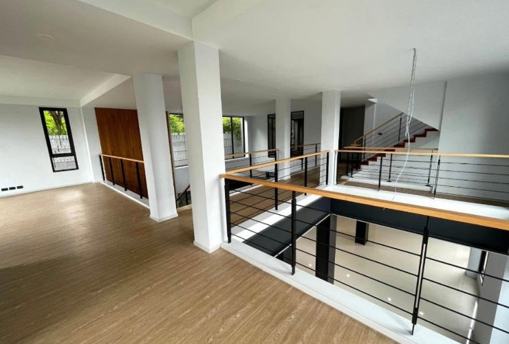 รูป 📣📣 ขาย บ้านเดี่ยวหรูพร้อมสระว่ายน้ำ 5 ห้องนอน สุขุมวิท 71 (กรุณาพิมพ์ 0974164645 Line: JKJK4645 แทนการคลิกปุ่มสีฟ้า,เขียว)  - รูปที่ 23/26
