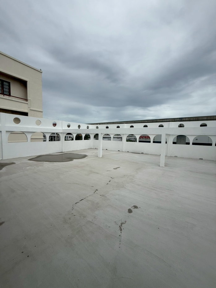 picture Sindhumongkol Commercial Building, 3 stories plus mezzanine. - 53/57