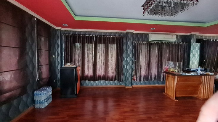 รูป บ้านเดี่ยว 2 ชั้น และโกดัง ตั้งติดถนน ไชยบุรี ตำบล ปรางหมู่ อำเภอ เมืองพัทลุง จังหวัด พัทลุง รหัสแฟ้ม : 67-00082 หรือ 30807-0001 ติดต่อ คุณวันวิสา - รูปที่ 5/16