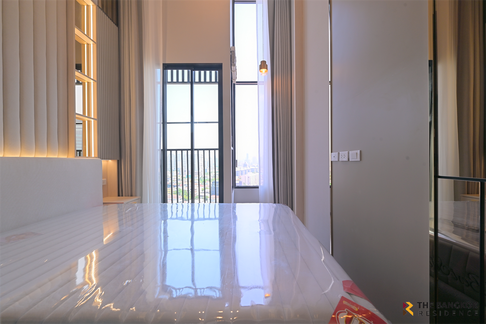 SOHO Bangkok Ratchada near MRT Huai Khwang Station Great price, prime location
