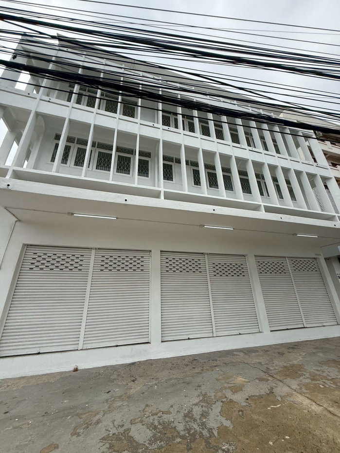 picture Sindhumongkol Commercial Building, 3 stories plus mezzanine. - 1/57