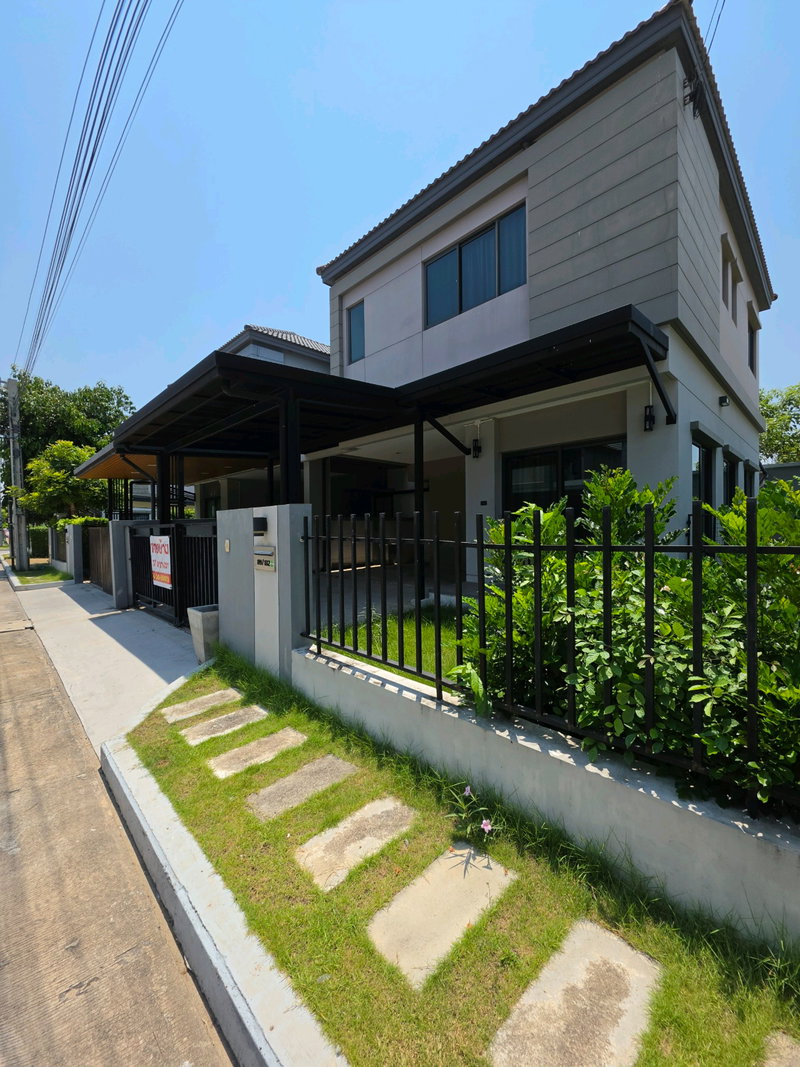 ขายบ้านเดี่ยว : ช็อคราคา! ขายบ้านดีไซน์สวย Venue Westgate ฟังก์ชัน 3 นอน หลังใหญ่ 148 ตร.ม. ราคาเพียง 4.169 ล้านเท่านั้น!