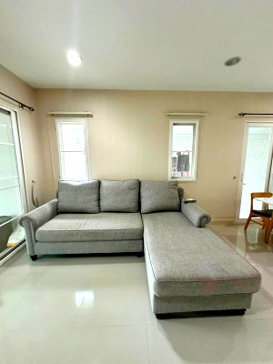 Townhouses for rent : For rent 3-storey townhouse, Baan Klang Muang Rama 9 (Motorway)