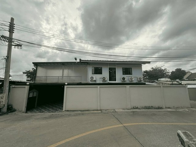 รูป HR3507ให้เช่าบ้านเดี่ยว 2 ชั้น รีโนเวทใหม่ทั้งหลัง สุขุมวิท 56 ใกล้ BTS อ่อนนุช & บางจาก ทำเลดี จอดรถได้หลายคัน เหมาะอยู่อาศัย หรือทำ Home Office - รูปที่ 5/34