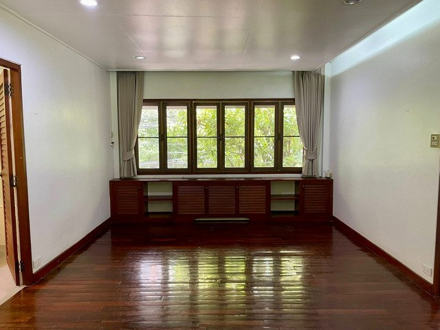 รูป HR3511ให้เช่าบ้านเดี่ยว Rare Item พร้อมสวนขนาดใหญ่ 130 ตร.ว. ใจกลางร่วมฤดี-เพลินจิต (ใกล้ BTS เพลินจิต เพียง 600 เมตร) - รูปที่ 13/17