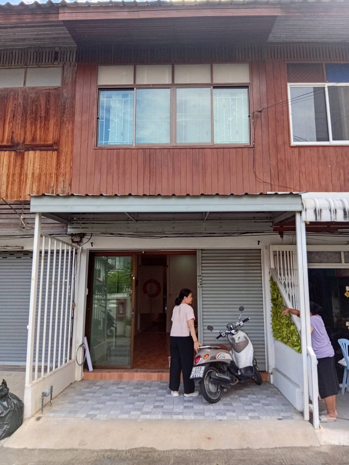 picture Commercial building for rent in Loi Kroh area, Chiang Mai. - 8/13