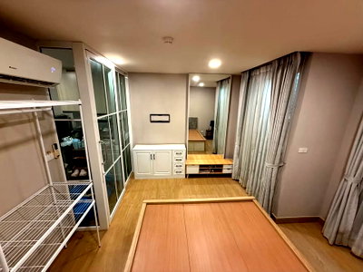 Condos for sale : Condo for Sale 🔥 The Light New York 🔥 Near Expressway & BTS Punnawithi Perfect for living or investment @sariproperty 082-558-9459